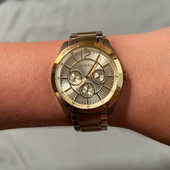 Fossil Watch - Picture 2 of 2